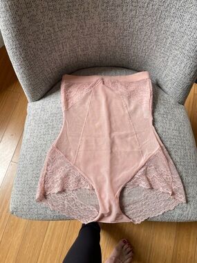 SPANX High-Waist Lace-Trim Shaping Briefs - Dusty Pink